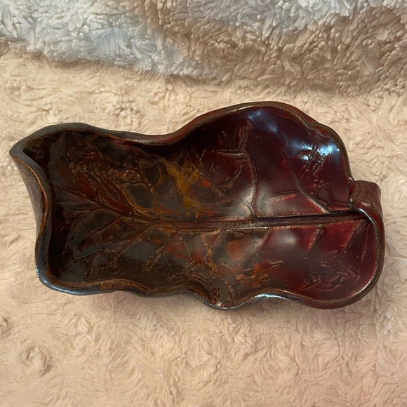 Vintage 1985 Handmade Pottery Leaf Trinket dish - Picture 7 of 9